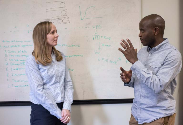 Gabriel Muhire Gihana talking with Soni Lacefield in the lab.