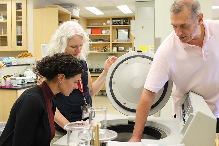 Dr. David Kehoe demonstrating experimental procedures with cyanobacteria during the Biology Summer Institute at the IU Department of Biology.